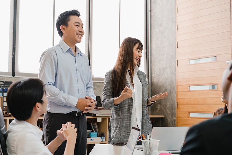 研修を行っている社員